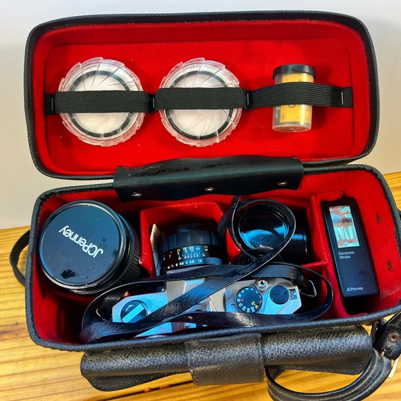 Yashica Black and Silver Film Camera with Rangefinder Design - Picture 3 of 12